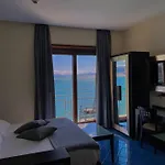 La Lucertola 4*