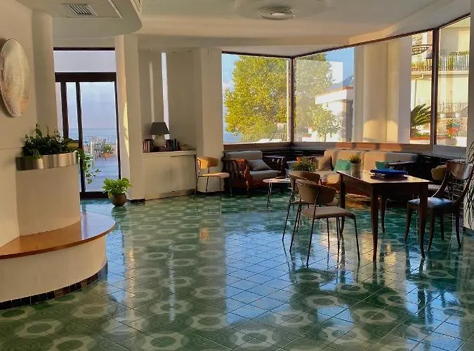 La Lucertola Hotel 4*