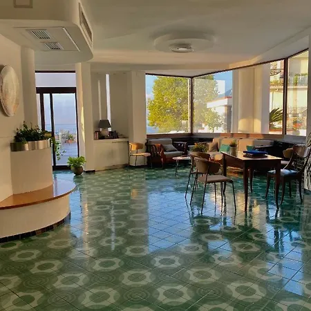 La Lucertola Hotel 4*